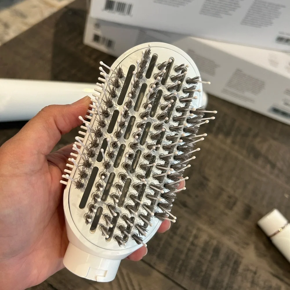 T3 Airebrush Duo Hot Air Brush in White with Rose Gold Accents